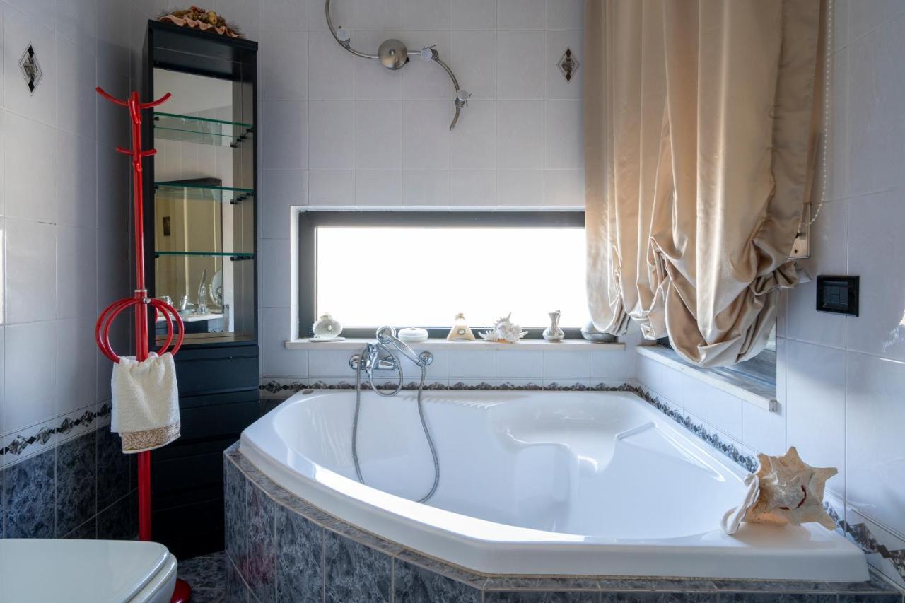Grazia Attic Apartment With Terrace Trani Exteriér fotografie